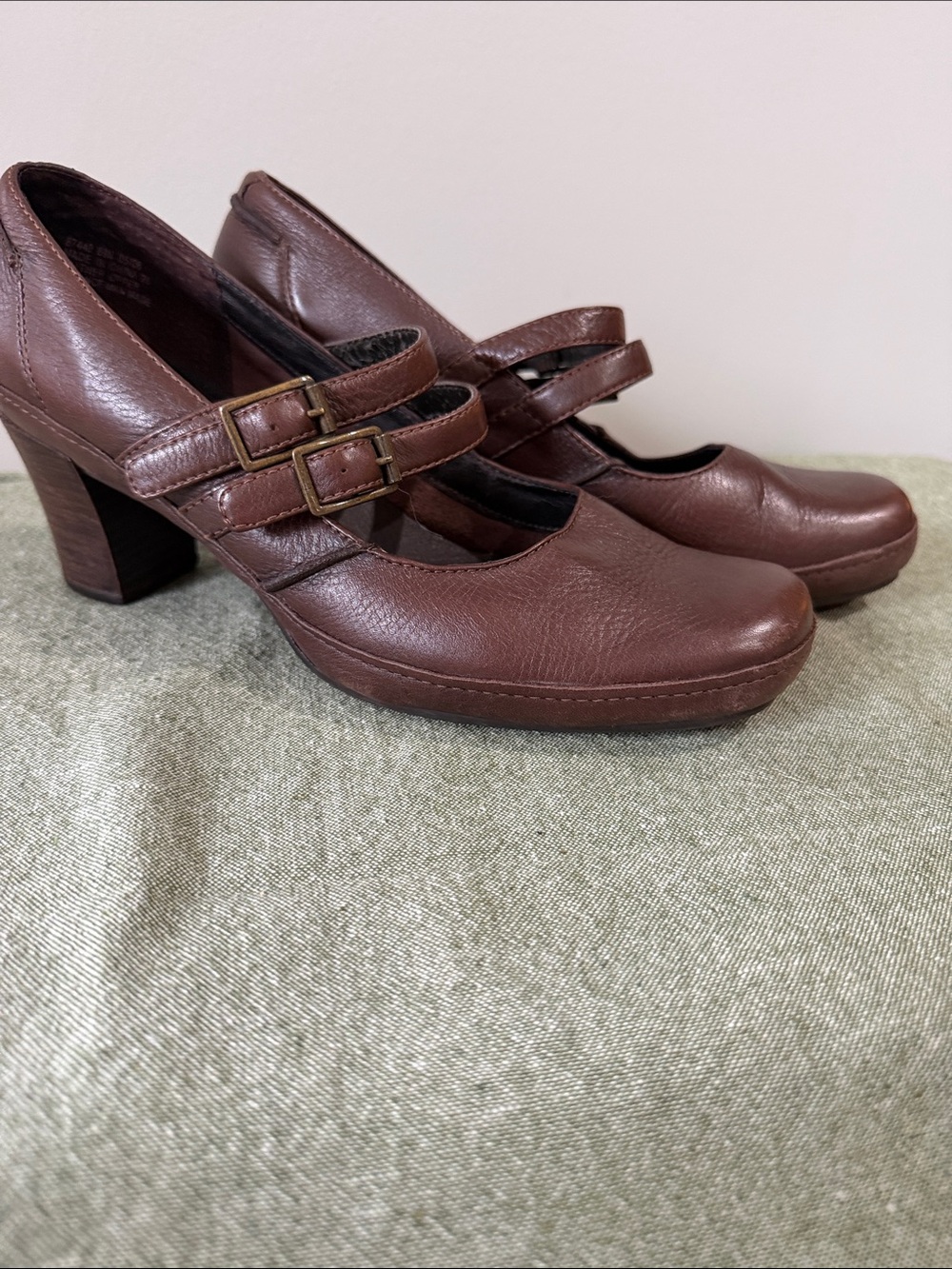 Clark’s Artisan Classic Brown Mary Jane Heels - Women's Leather Pumps